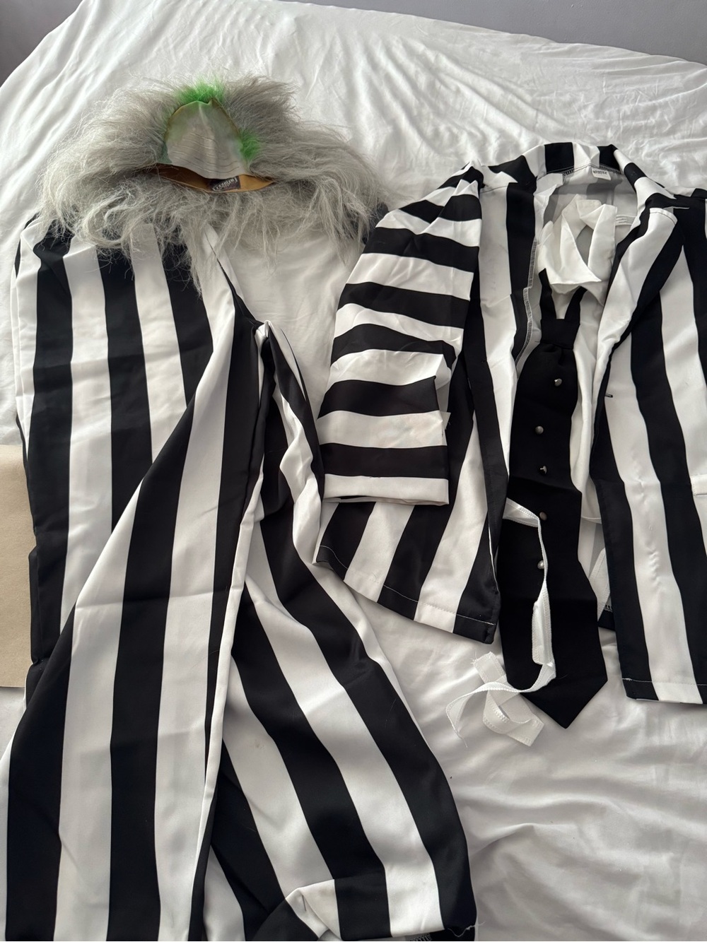 Beetlejuice Adult Costume Black White Striped Suit + Wig Complete Set